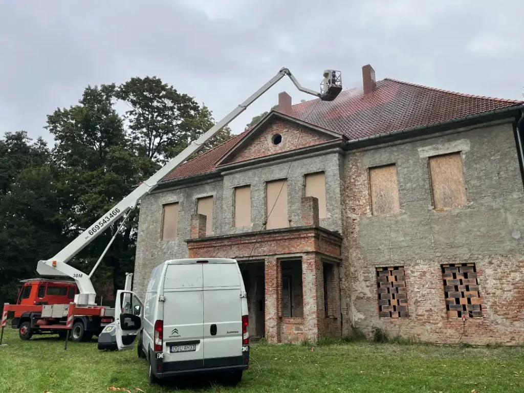 Mycie dachu zwyżka